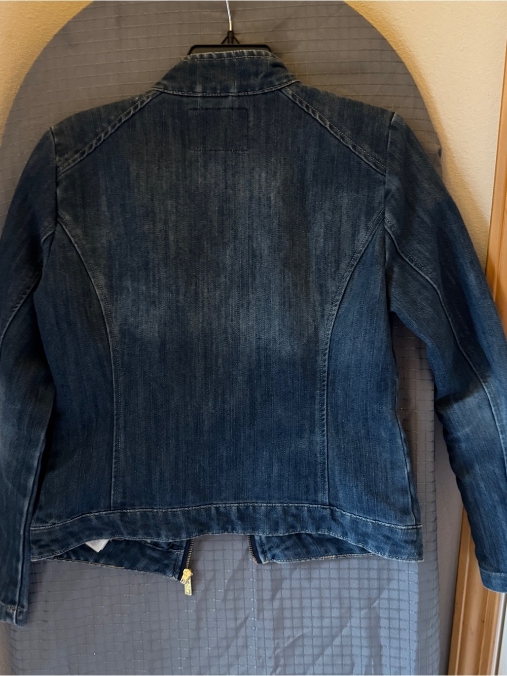 Guess Women's Dark Indigo Denim Jacket with Zip Pockets - Picture 5 of 6